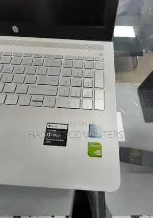 New Laptop HP Pavilion 15 8GB Intel Core i7 SSD 256GB