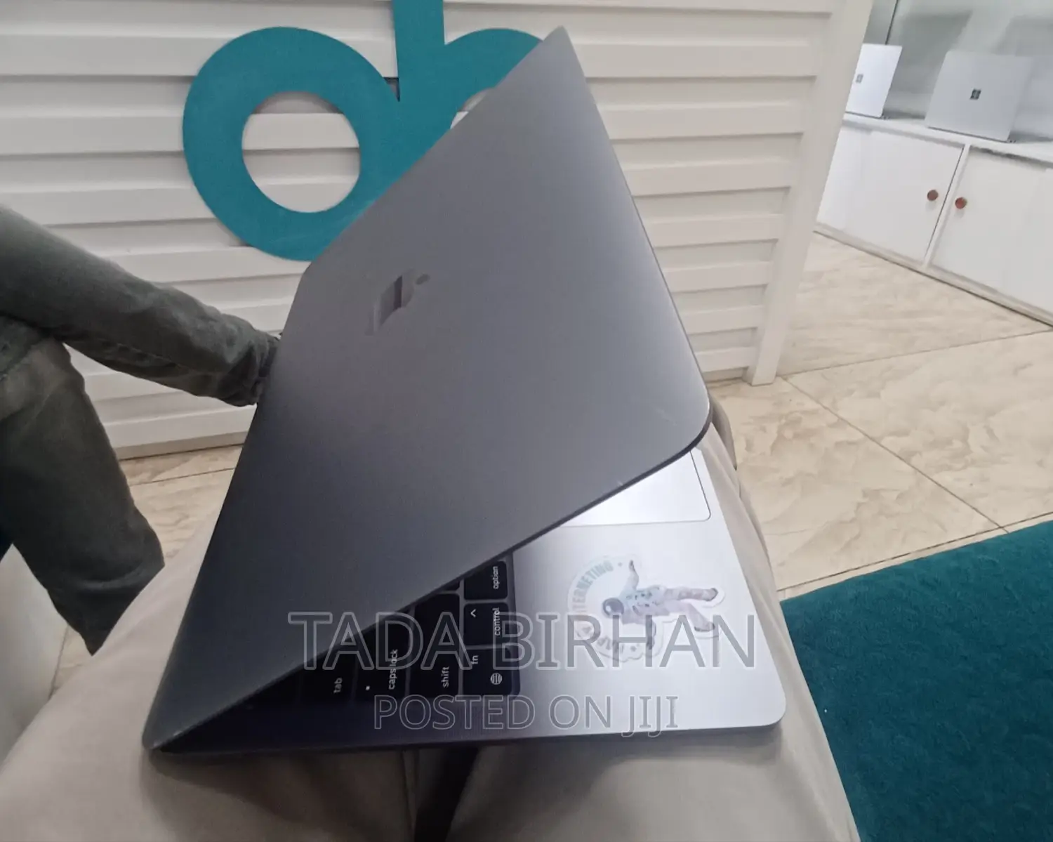 New Laptop Apple MacBook Pro M1 8GB Intel Core I7 SSD 256GB