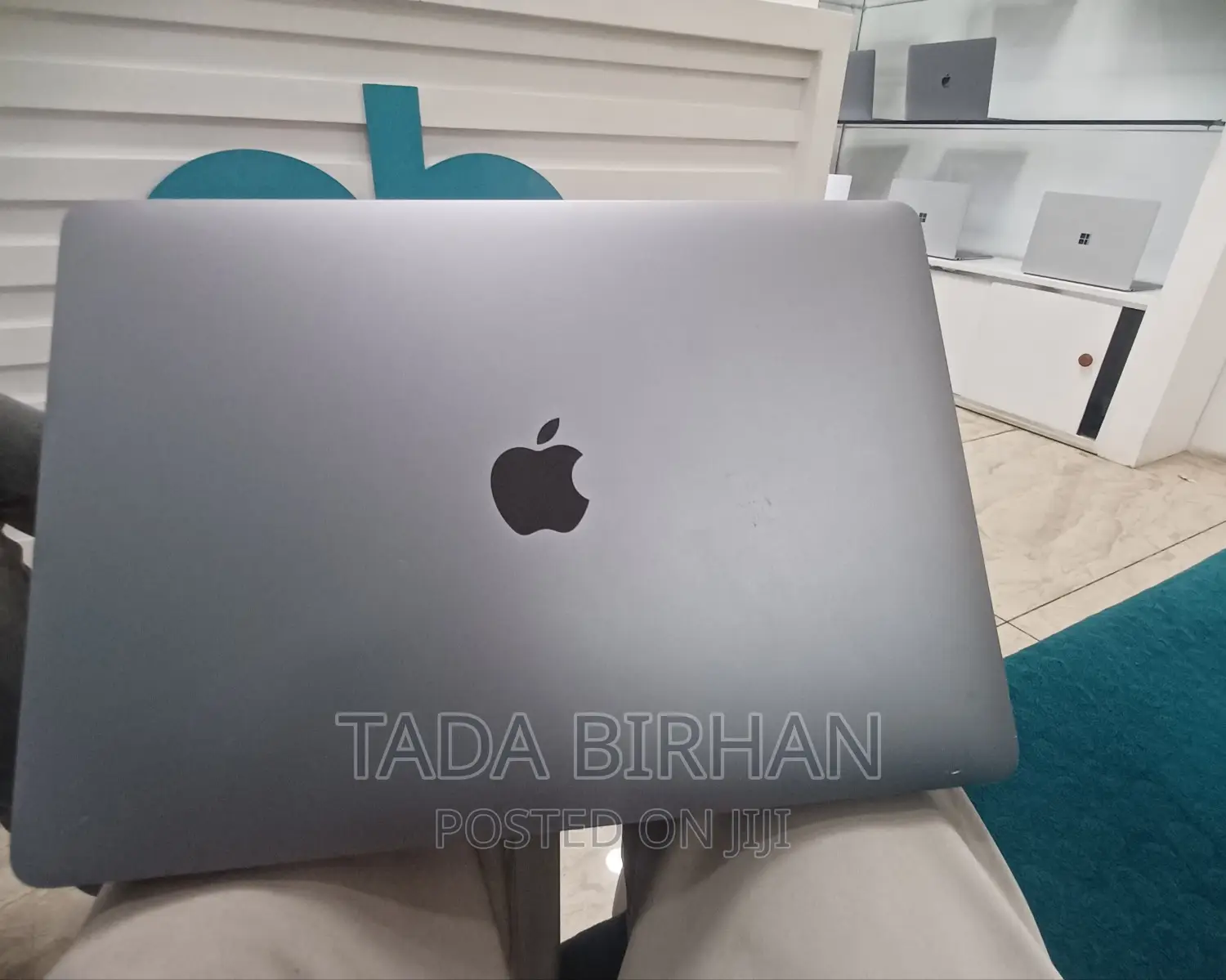 New Laptop Apple MacBook Pro M1 8GB Intel Core I7 SSD 256GB