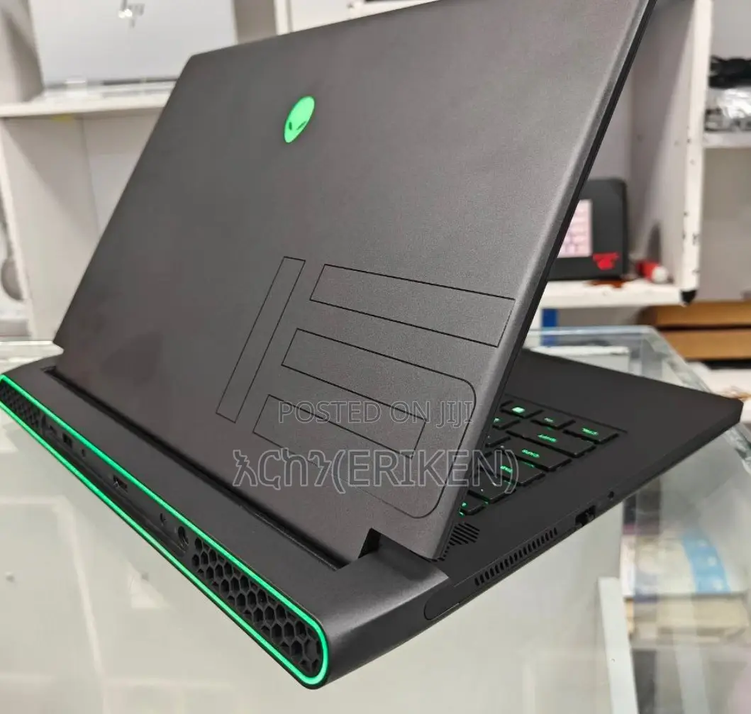 New Laptop Alienware M17x R2 32GB Intel Core I7 SSD 1T