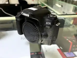 Photo - Canon 77D 18-55mm