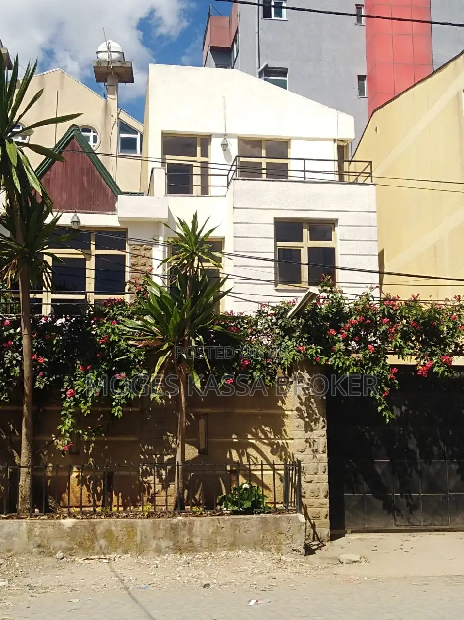 በደንብ የተሰራ መኖርያ G+2 ካሬ 175