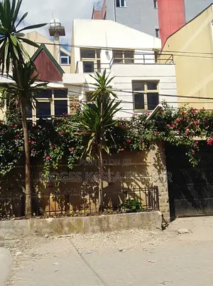 በደንብ የተሰራ መኖርያ G+2 ካሬ 175