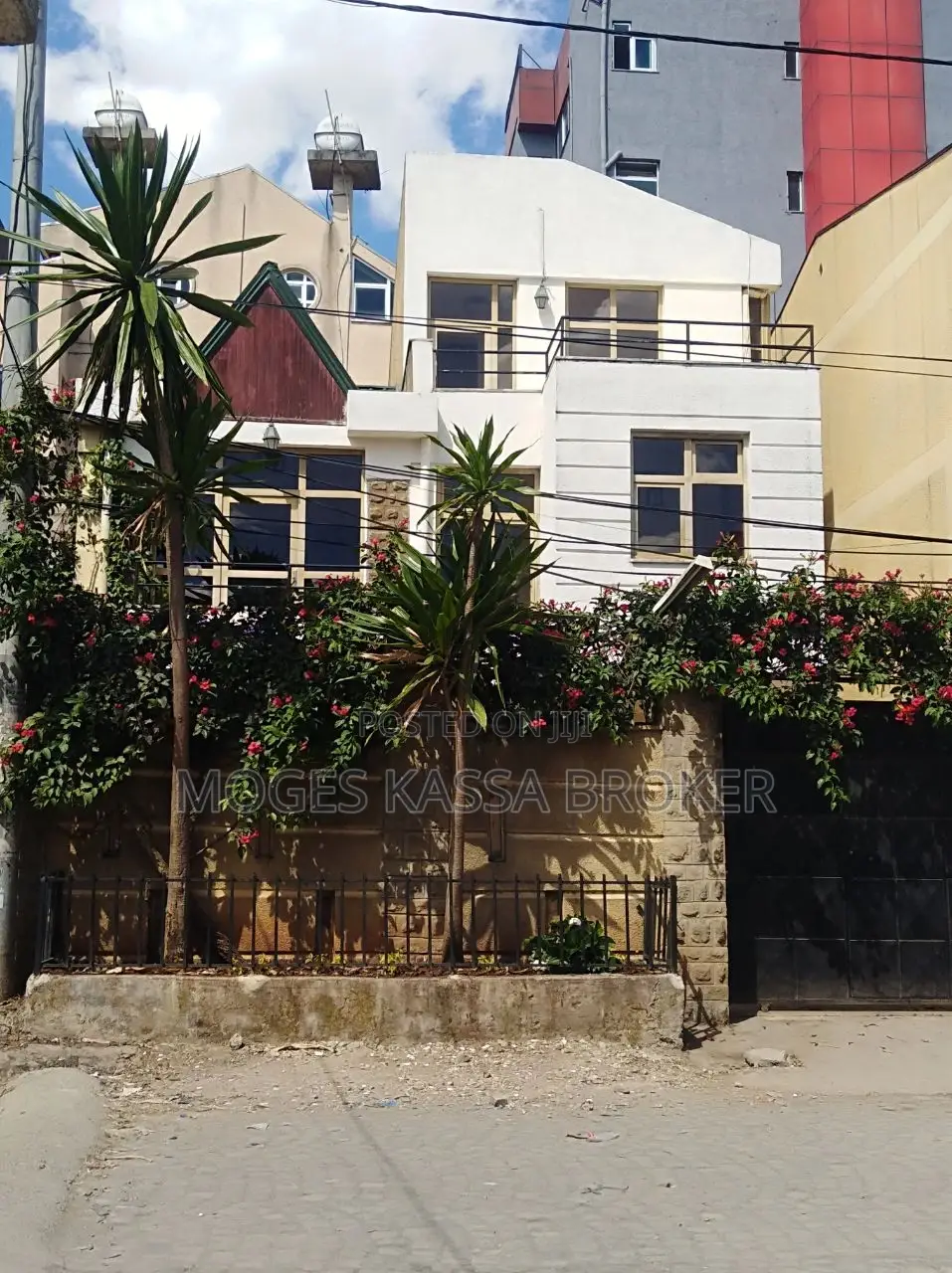 በደንብ የተሰራ መኖርያ G+2 ካሬ 175