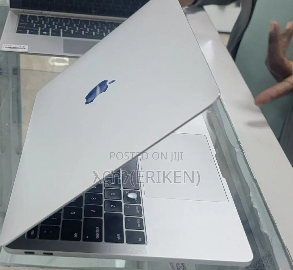 New Laptop Apple MacBook Pro 2019 8GB Intel Core I5 SSD 128GB