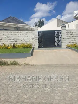 5bdrm House in Vila, Bole for rent