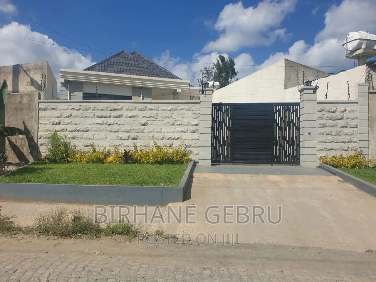5bdrm House in Vila, Bole for rent