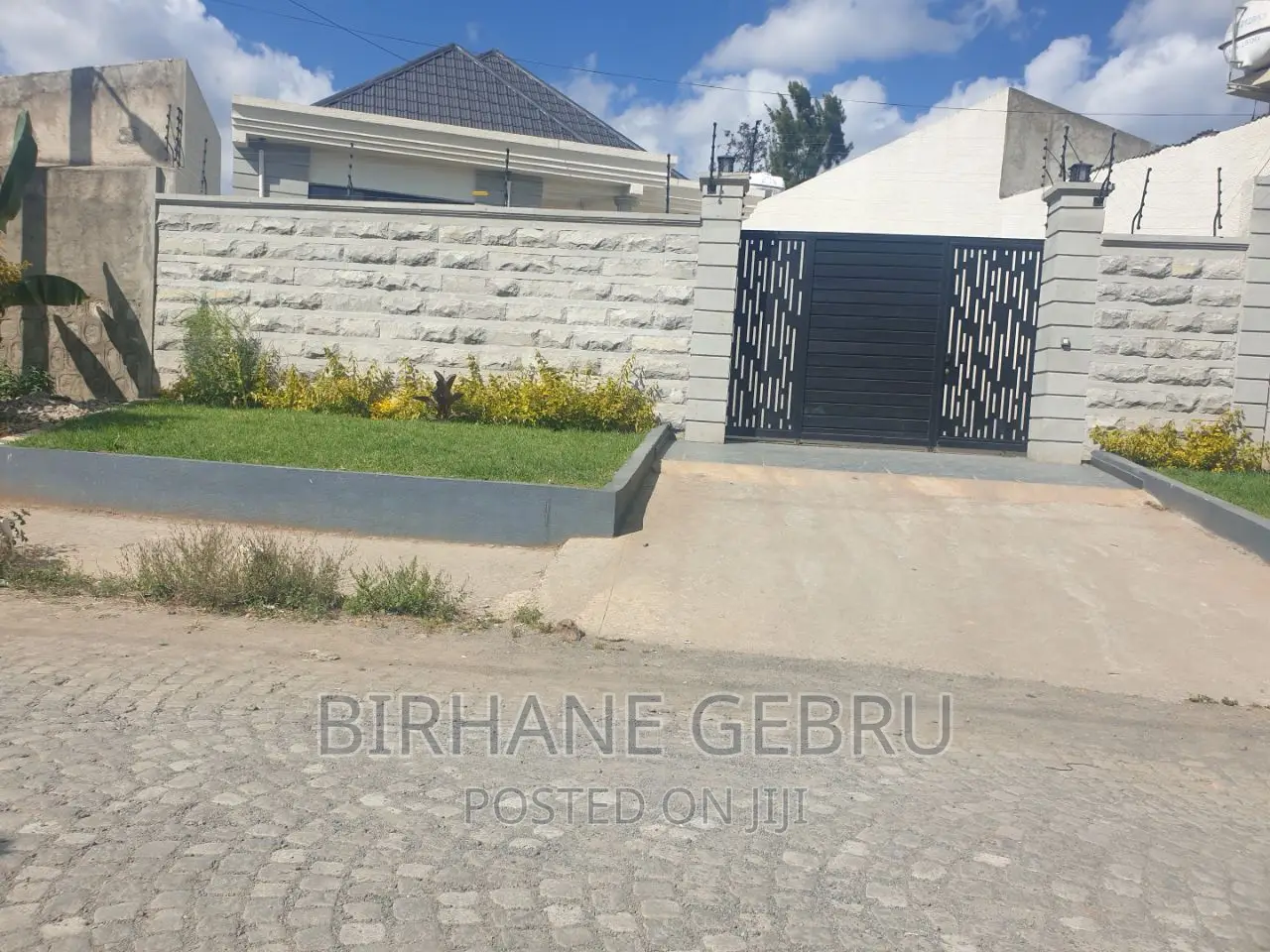 5bdrm House in Vila, Bole for rent