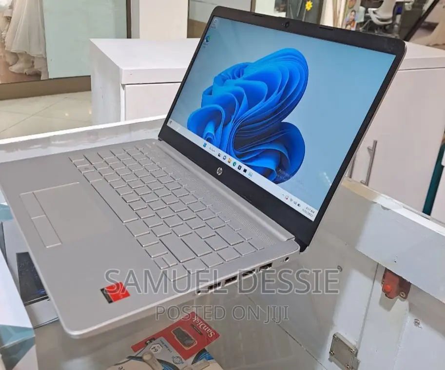 New Laptop HP Stream Notebook 8GB Intel Core I5 HDD 1T