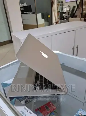 New Laptop Apple MacBook Air 2015 4GB Intel Core i7 SSD 128GB