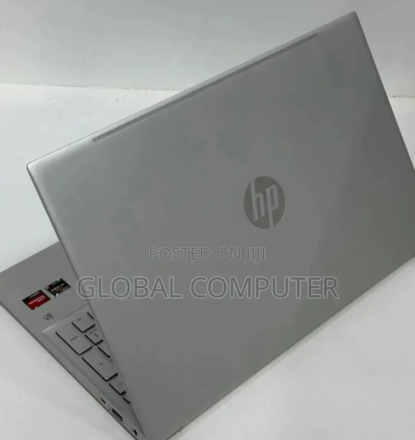New Laptop HP Pavilion 11 8GB AMD Ryzen 5 SSD 512GB