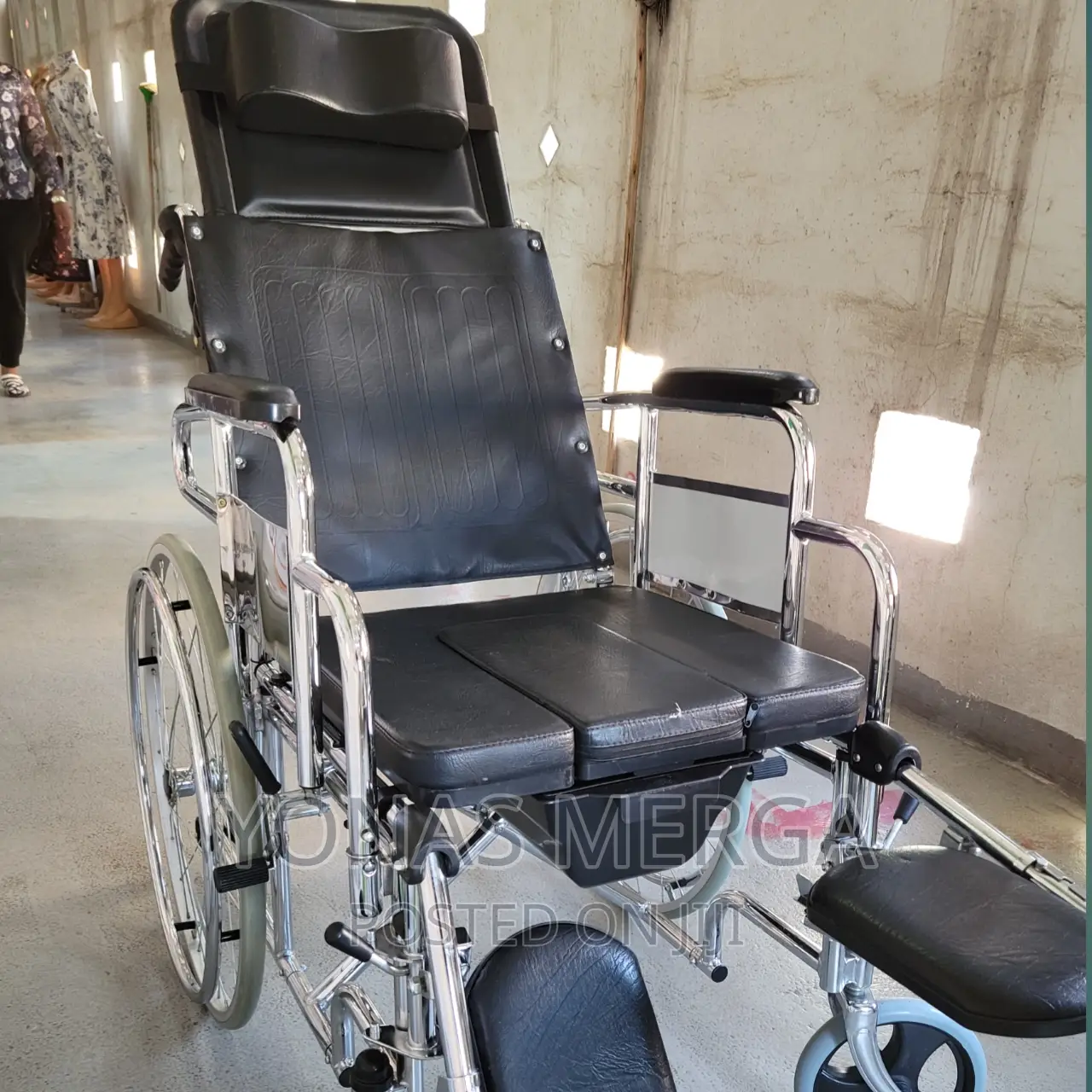 ምቾቱ አስደናቂ Slightly Used Wheelchair/Toilet Wheelchair/