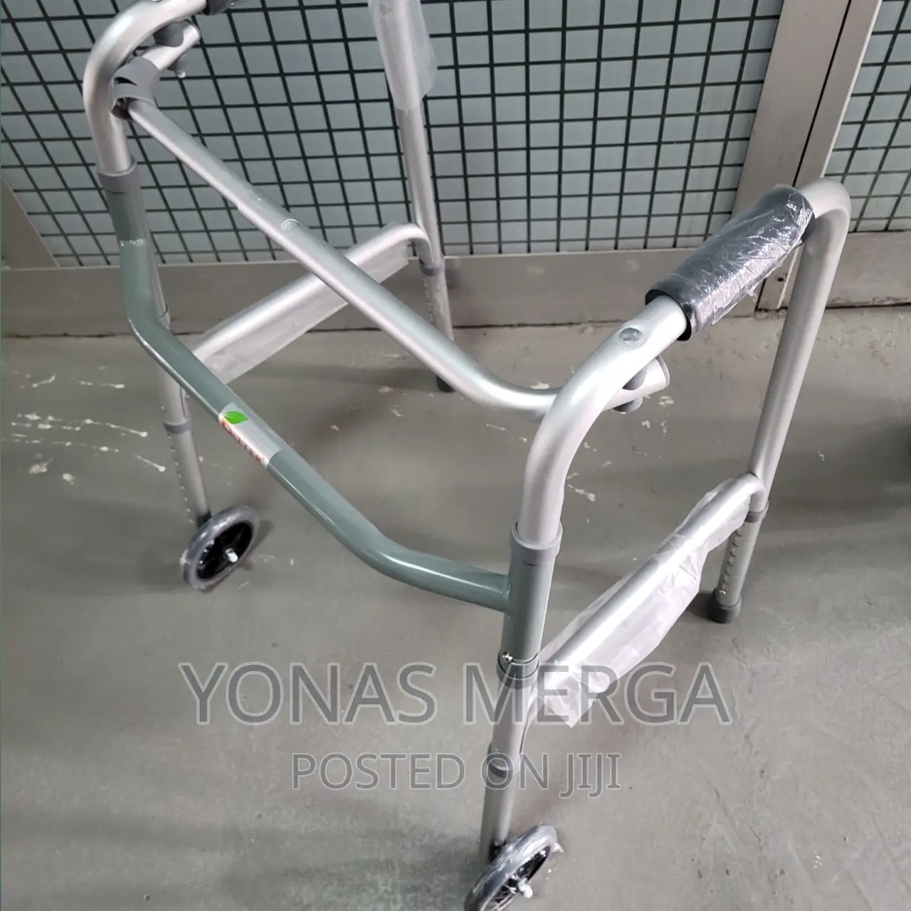 እጅ እንዳያሳምም ስፖኖድ ተገጥሞለታል/Walker/Walker/Walker/Walker/Walker/