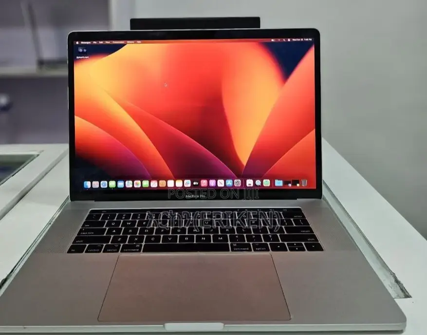 New Laptop Apple MacBook Pro 2017 16GB Intel Core I7 SSD 256GB
