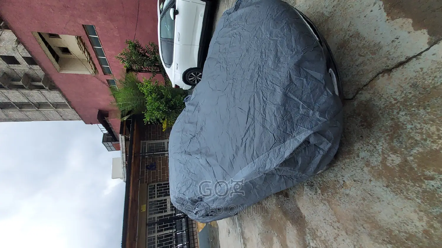 Car Cover ለ ዝናብ ምንም አይነት ፍሳሽ የሌለው ለጸሀይ ምንም አይነት ሙቀት የሌለው