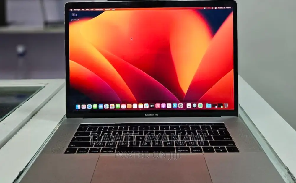 New Laptop Apple MacBook Pro 2017 16GB Intel Core I7 SSD 256GB
