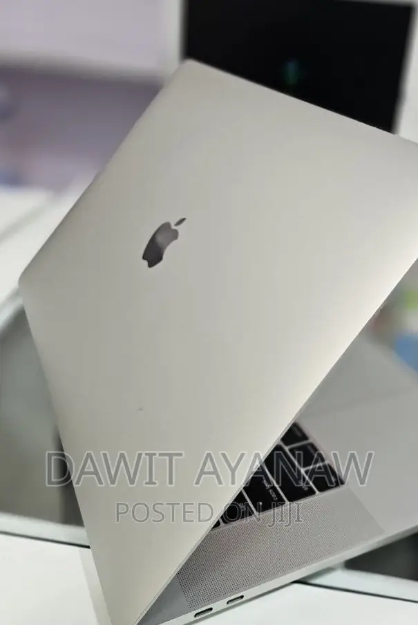 New Laptop Apple MacBook Pro 2017 16GB Intel Core I7 SSD 256GB