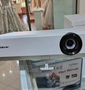 Photo - Sony VPL-Dx102 Projector