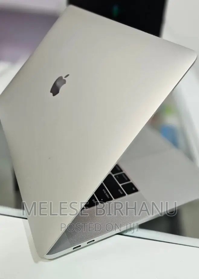 New Laptop Apple MacBook Pro 2017 16GB Intel Core I7 SSD 256GB