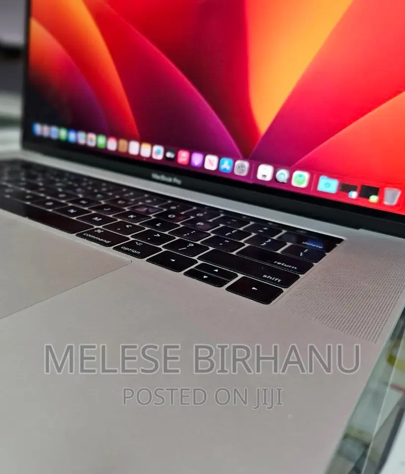 New Laptop Apple MacBook Pro 2017 16GB Intel Core I7 SSD 256GB