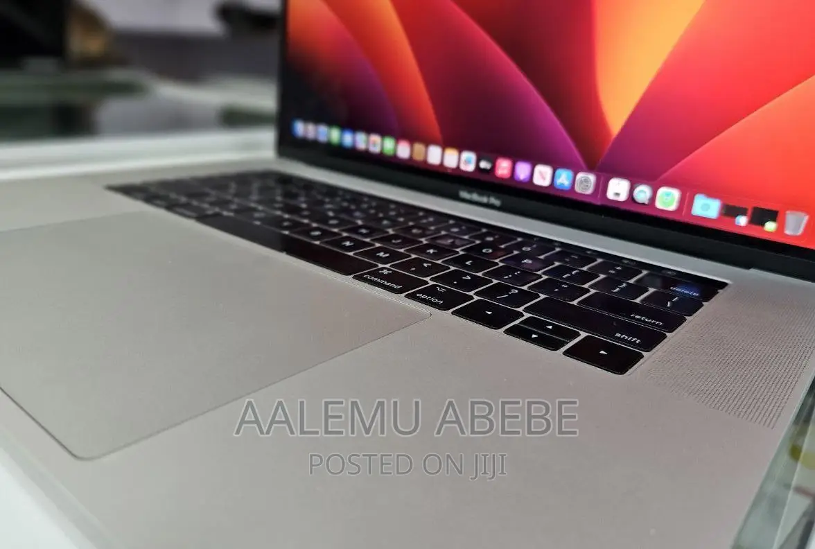New Laptop Apple MacBook Pro 2017 16GB Intel Core I7 SSD 256GB