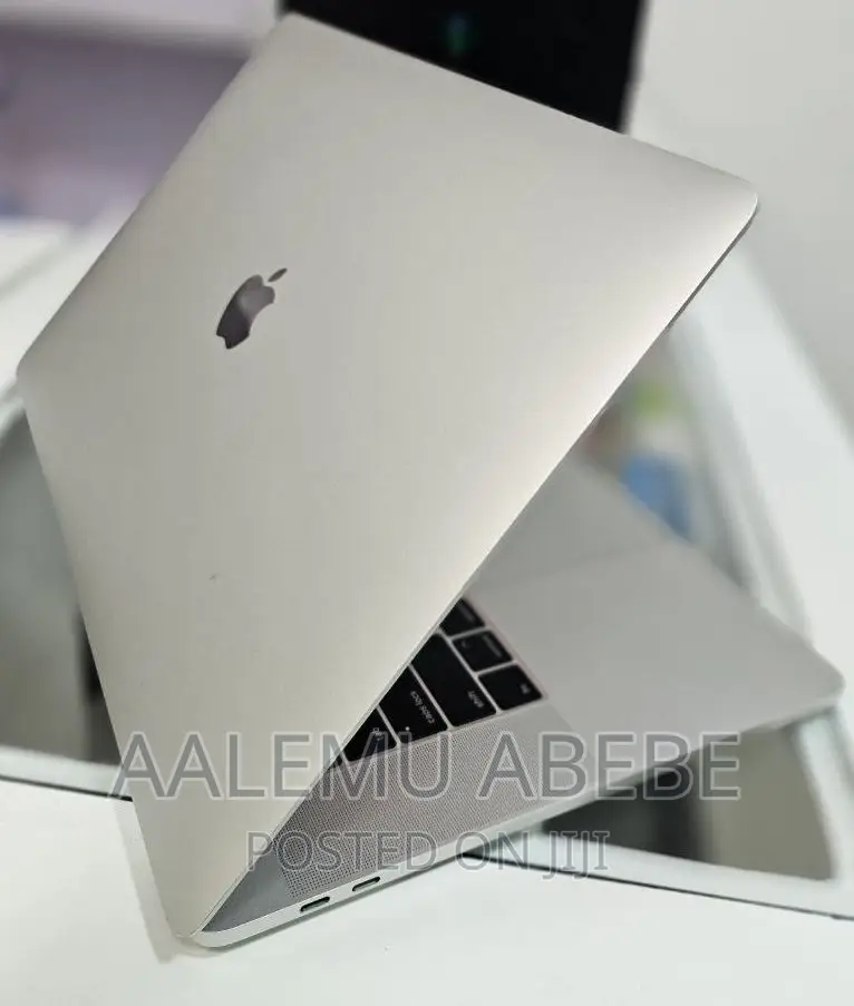 New Laptop Apple MacBook Pro 2017 16GB Intel Core I7 SSD 256GB