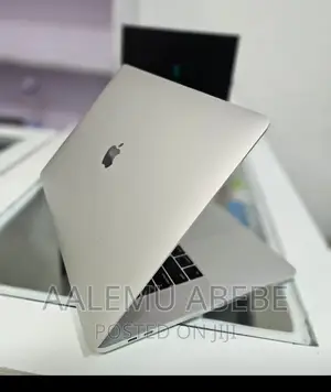 New Laptop Apple MacBook Pro 2017 16GB Intel Core I7 SSD 256GB