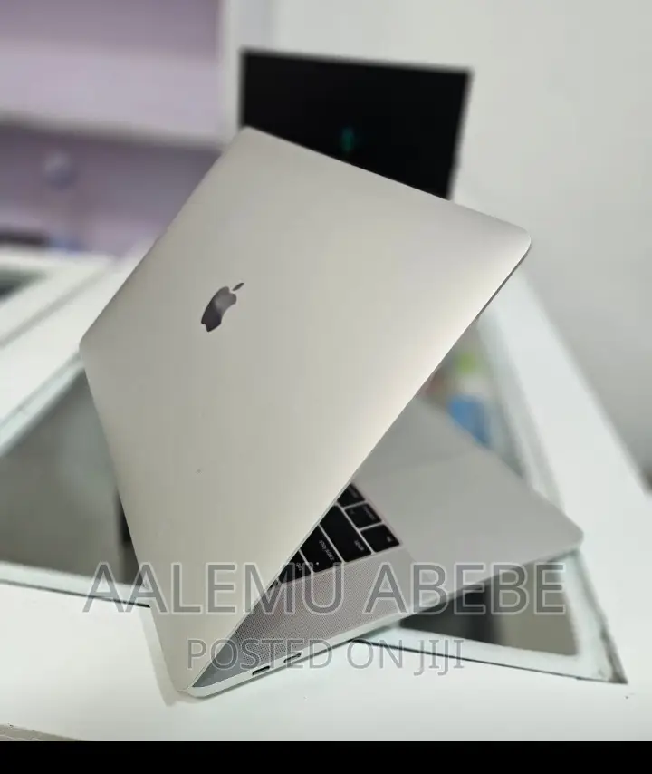 New Laptop Apple MacBook Pro 2017 16GB Intel Core I7 SSD 256GB