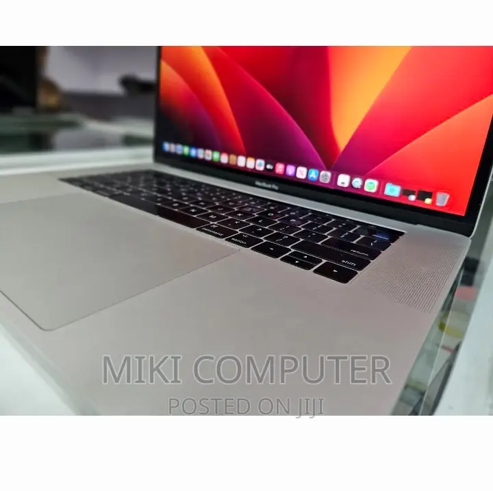 New Laptop Apple MacBook Pro 2017 16GB Intel Core I7 SSD 256GB