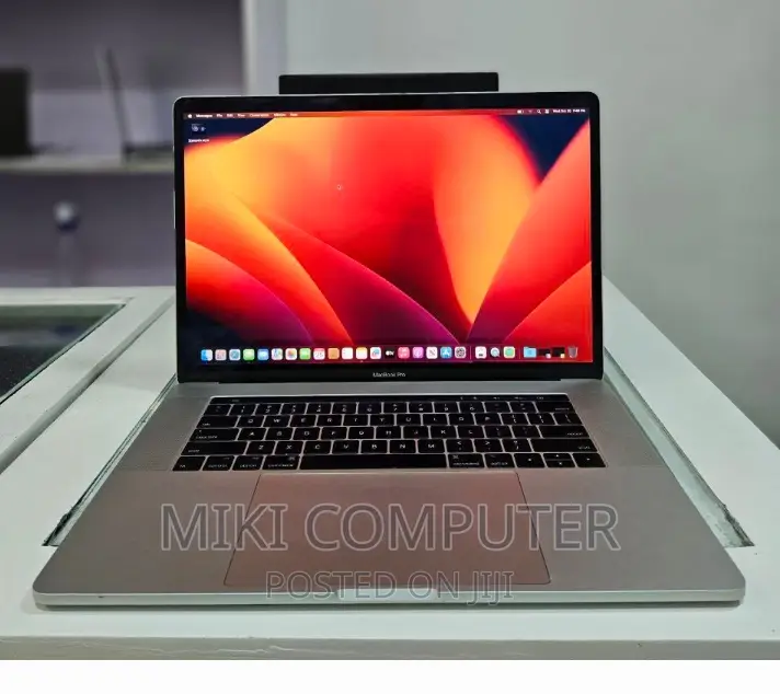 New Laptop Apple MacBook Pro 2017 16GB Intel Core I7 SSD 256GB