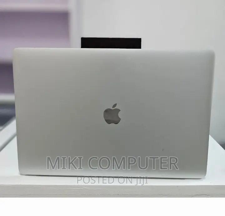 New Laptop Apple MacBook Pro 2017 16GB Intel Core I7 SSD 256GB