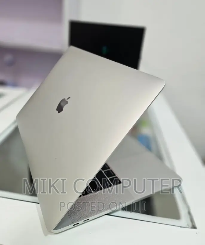 New Laptop Apple MacBook Pro 2017 16GB Intel Core I7 SSD 256GB