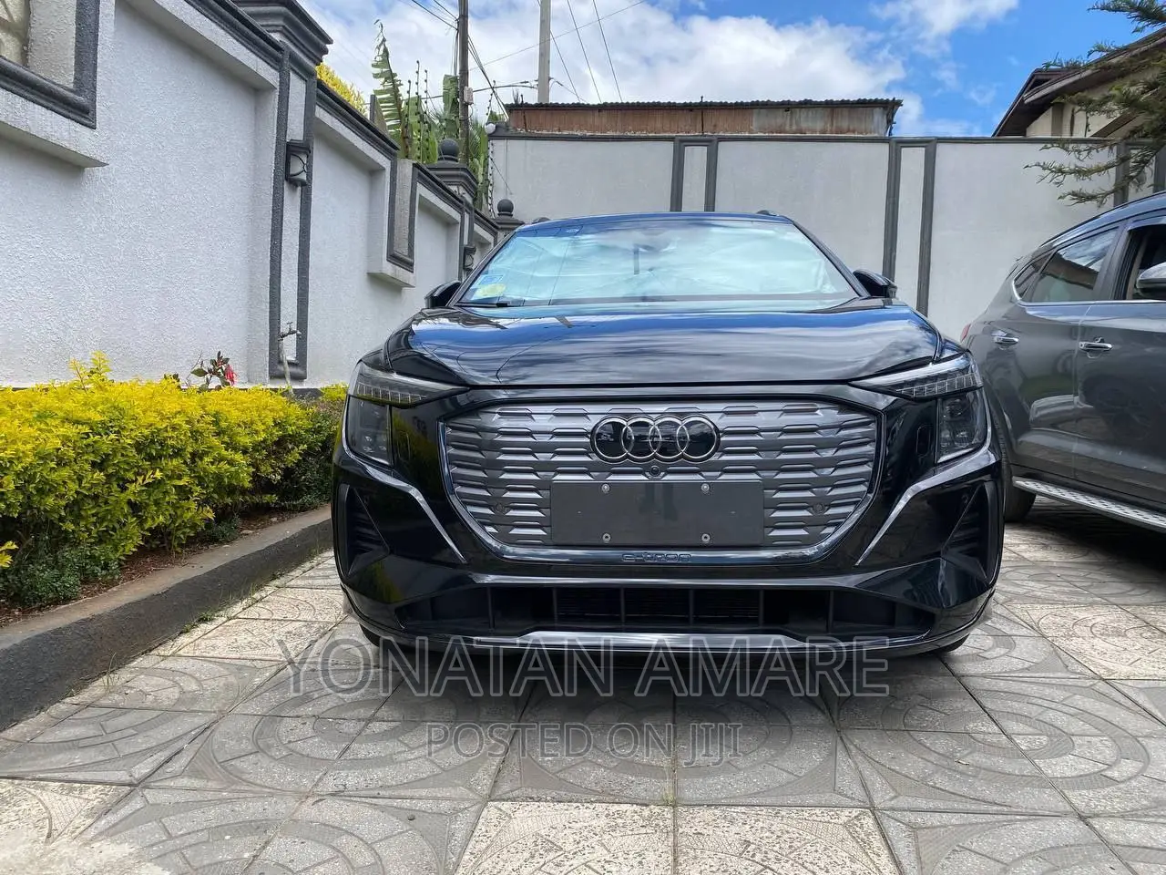 New Audi Q5 2023 Black