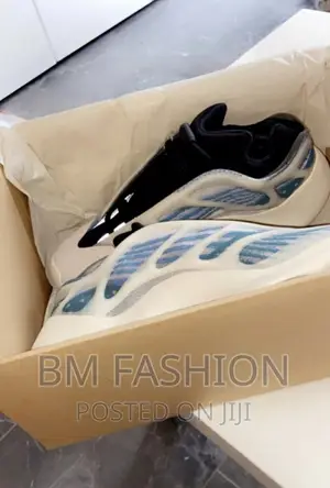 Women’S Adidas Yeezy 700 V3 | Cream/Black Colors