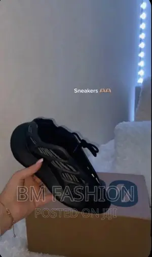 Women’S Adidas Yeezy 700 V3 | Cream/Black Colors