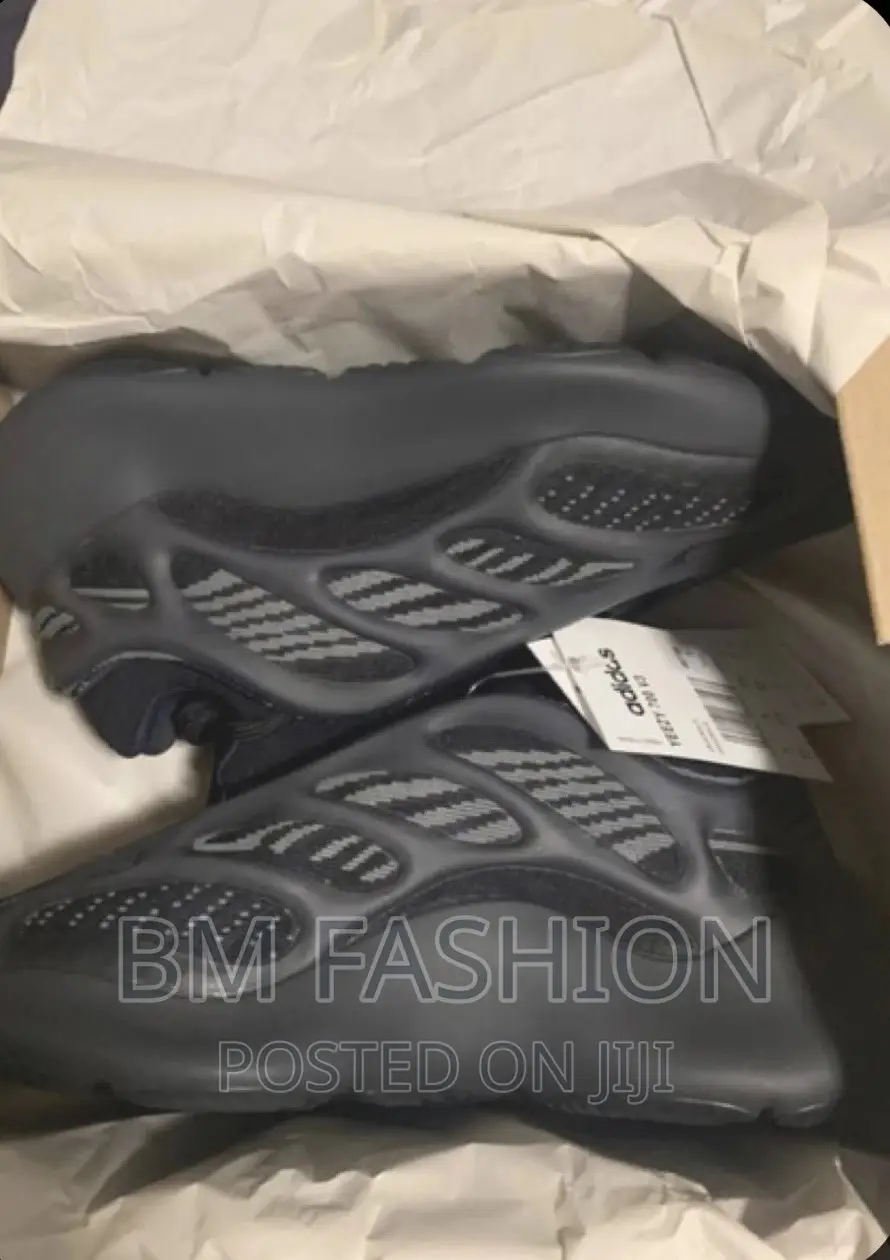 Women’S Adidas Yeezy 700 V3 | Cream/Black Colors