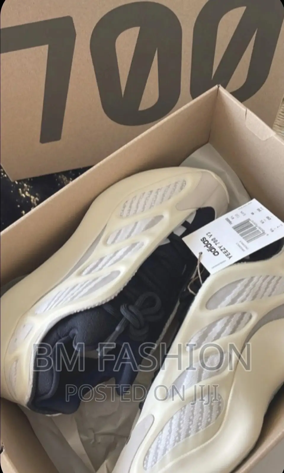 Women’S Adidas Yeezy 700 V3 | Cream/Black Colors