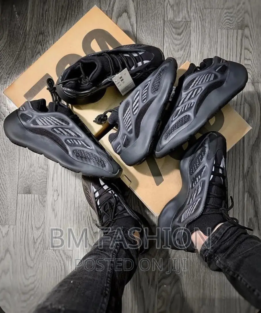 Women’S Adidas Yeezy 700 V3 | Cream/Black Colors