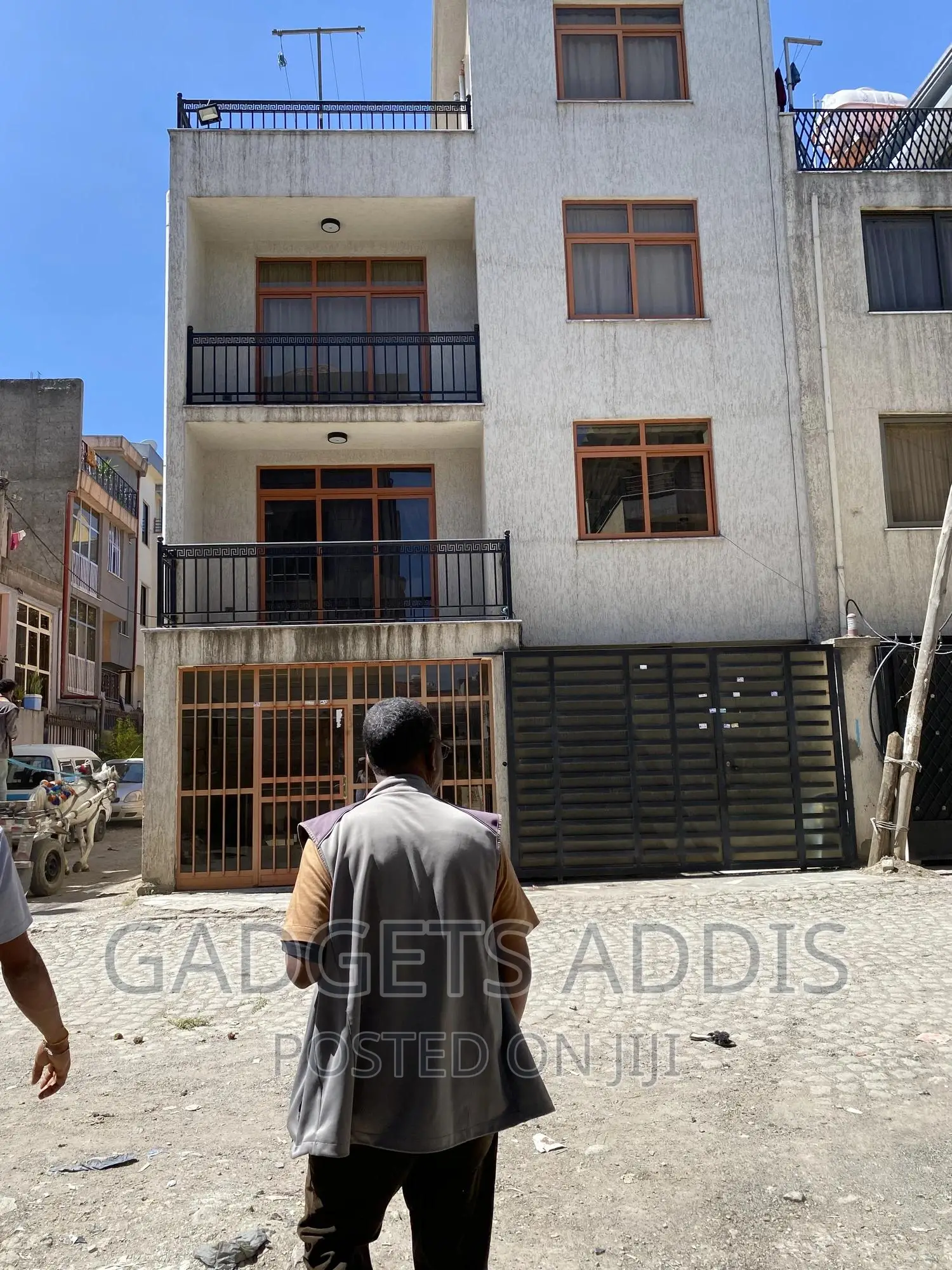 5bdrm House in በሀይሌ ጋርመንት መስቀለ, Nifas Silk-Lafto for sale