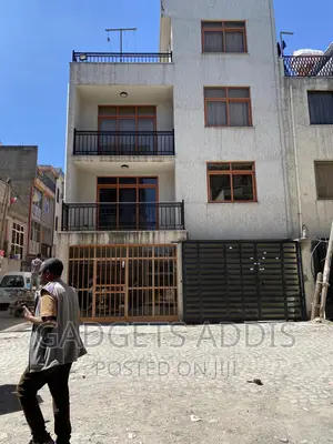 5bdrm House in በሀይሌ ጋርመንት መስቀለ, Nifas Silk-Lafto for sale