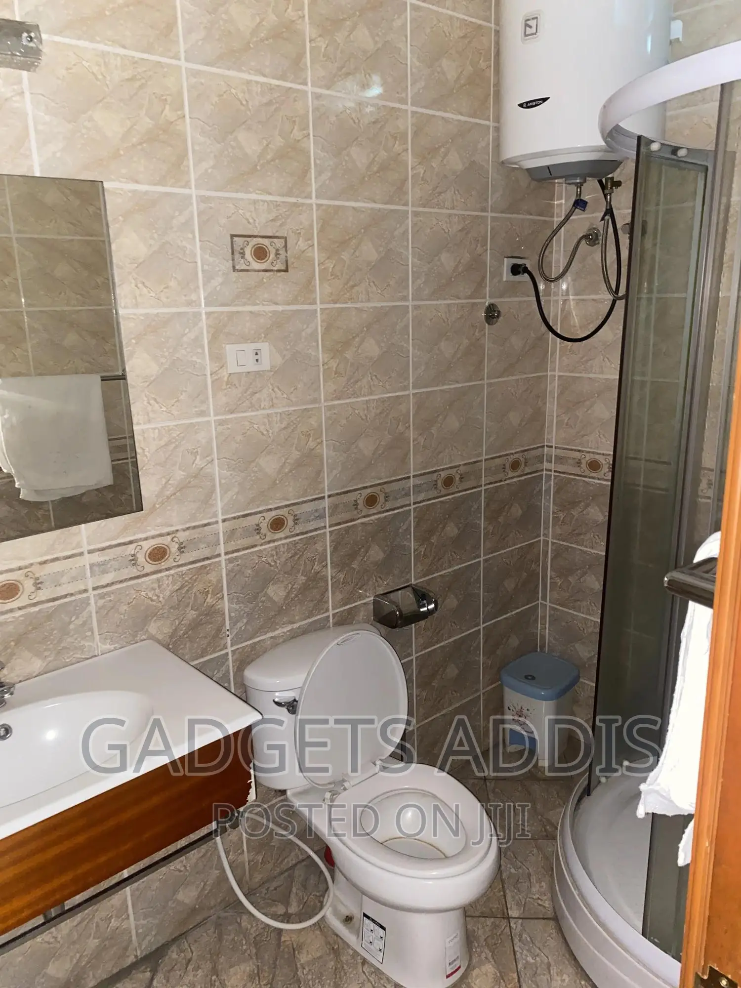 5bdrm House in በሀይሌ ጋርመንት መስቀለ, Nifas Silk-Lafto for sale