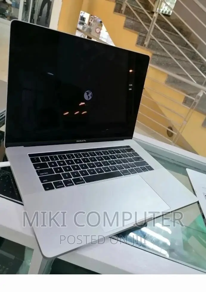 New Laptop Apple MacBook Pro 2015 16GB Intel Core i7 SSD 512GB