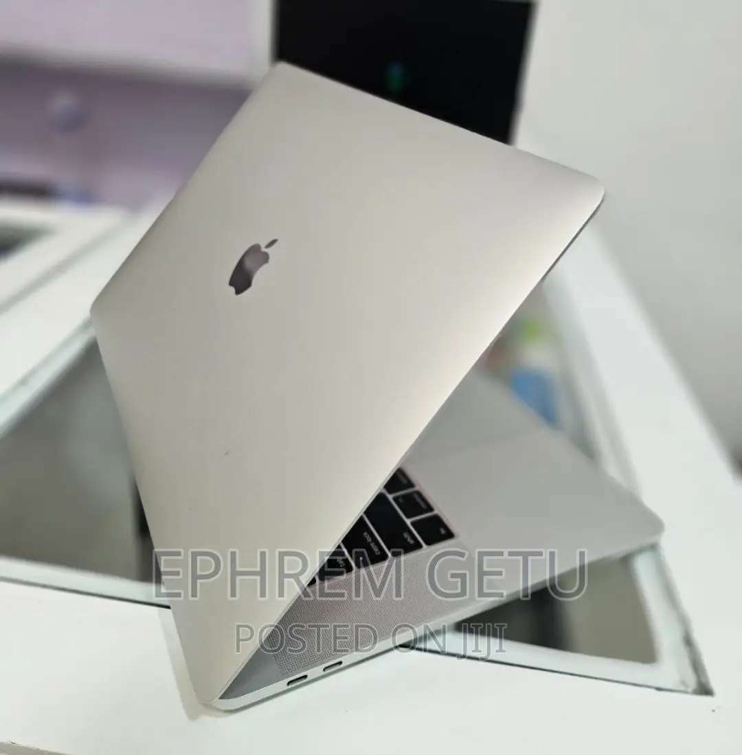 New Laptop Apple MacBook Pro 2017 16GB Intel Core I7 SSD 256GB