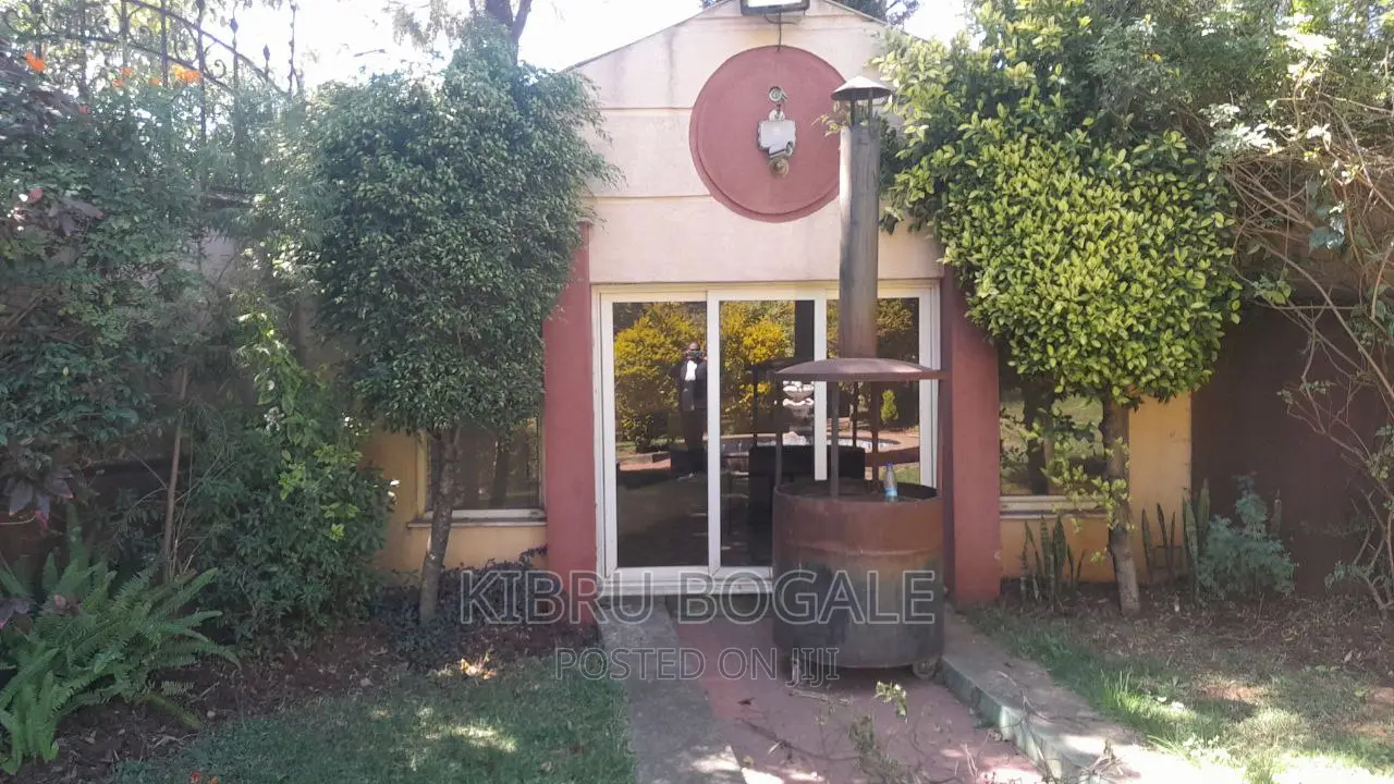 11bdrm House in Ayat, Bole for sale