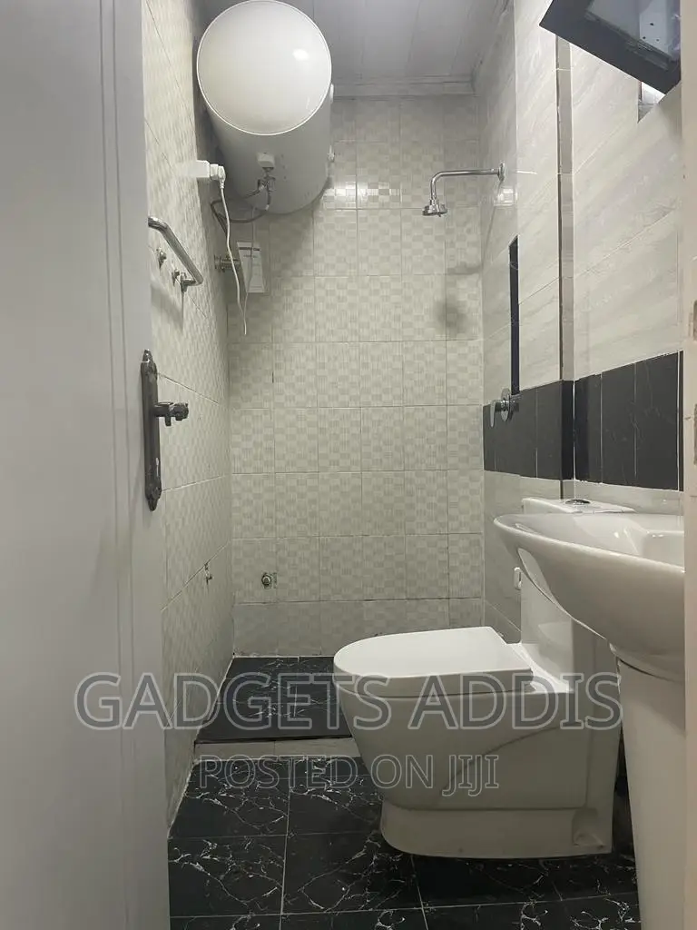 7bdrm House in መካኒሳ Gybson, Nifas Silk-Lafto for sale