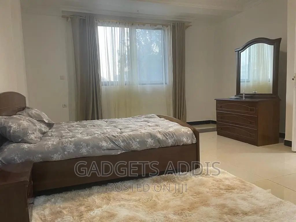 7bdrm House in መካኒሳ Gybson, Nifas Silk-Lafto for sale