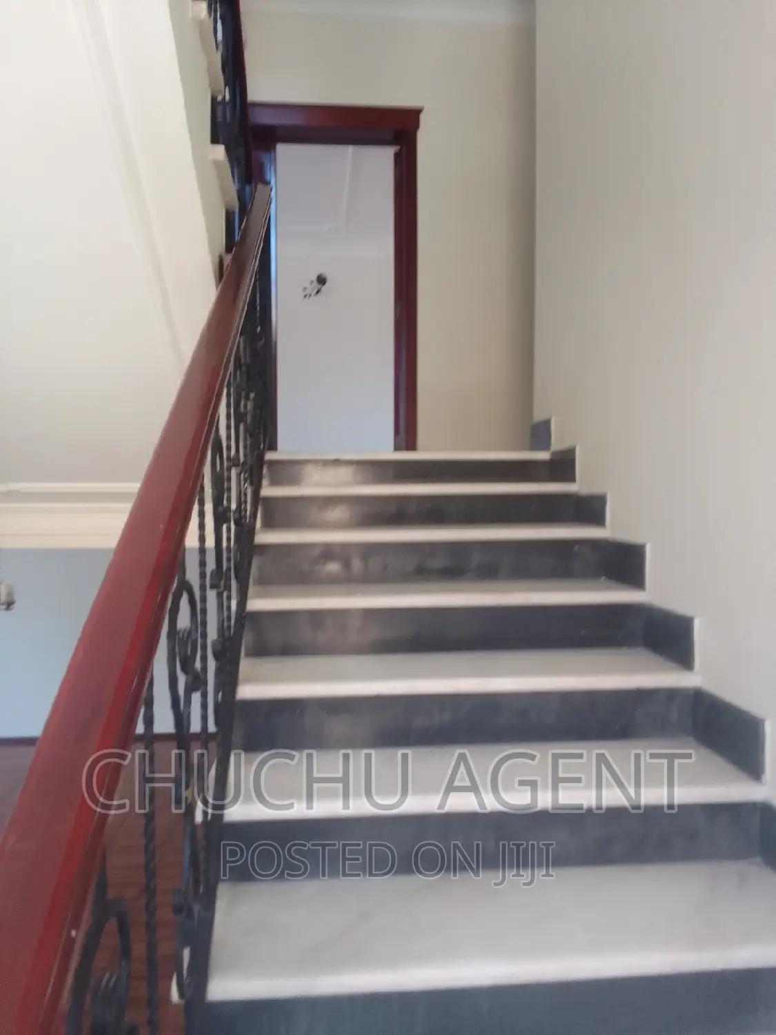 7bdrm Townhouse/Terrace in Bole for sale
