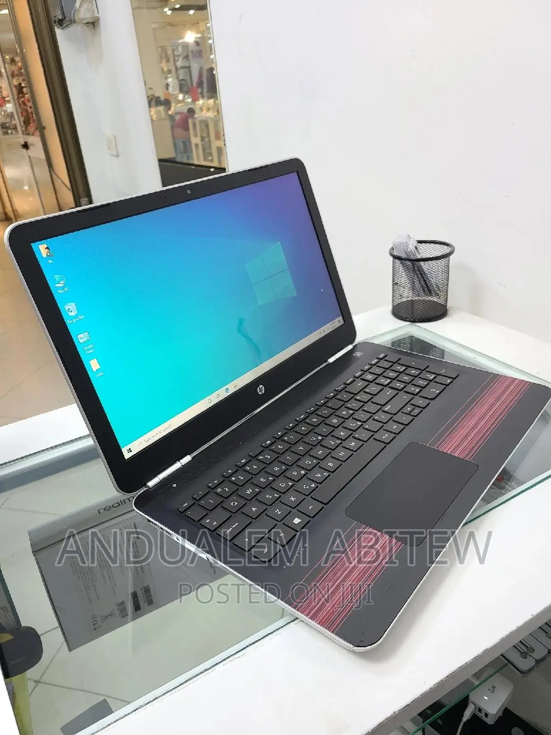 New Laptop HP Pavilion 15 8GB Intel Core I7 SSHD (Hybrid) 1T