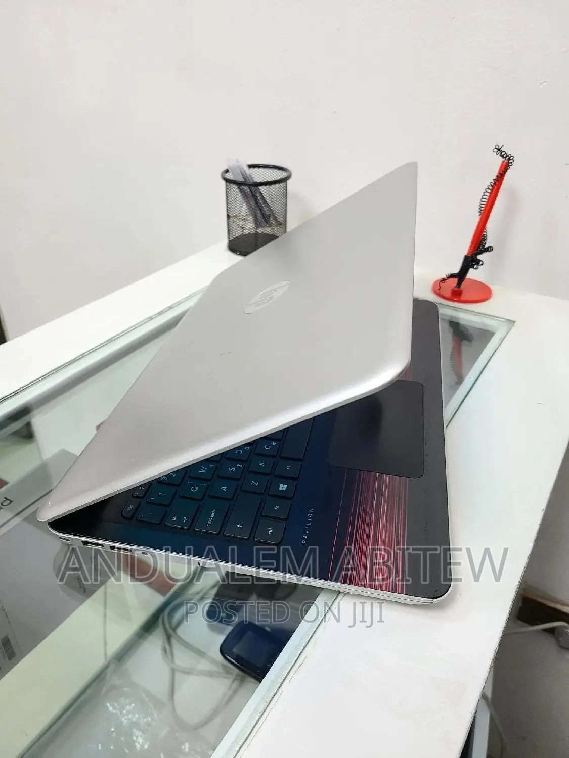 New Laptop HP Pavilion 15 8GB Intel Core I7 SSHD (Hybrid) 1T