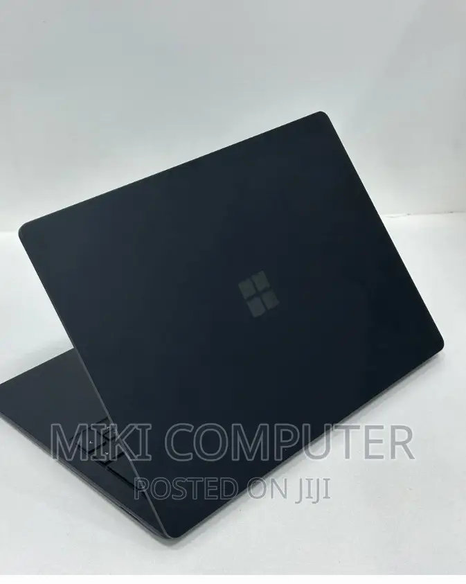 New Laptop Microsoft Surface 8GB Intel Core I5 SSD 256GB